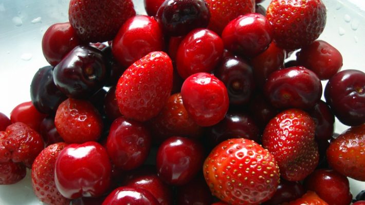 Alimentação saudável com frutas vermelhas